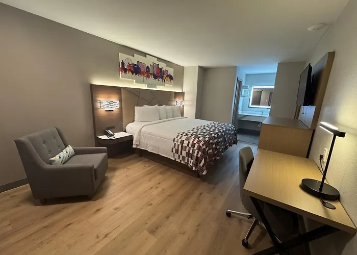Red Roof Inn - Entertainment District